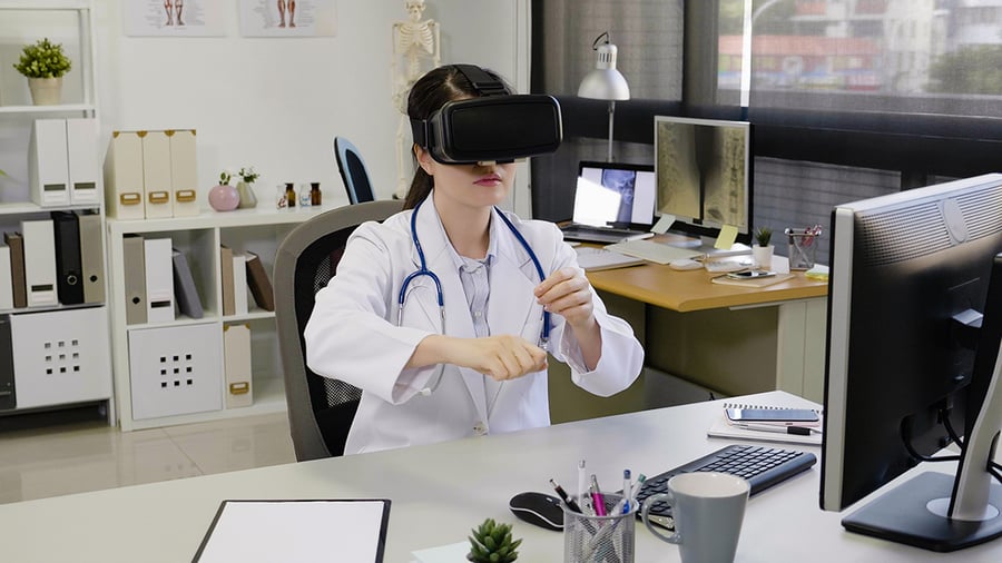 Hình 2: Ứng dụng AR, VR trong y tế